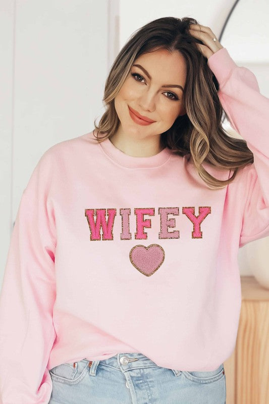 WIFEY GRAPHIC SWEATSHIRT