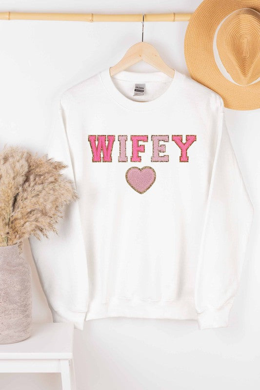 WIFEY GRAPHIC SWEATSHIRT