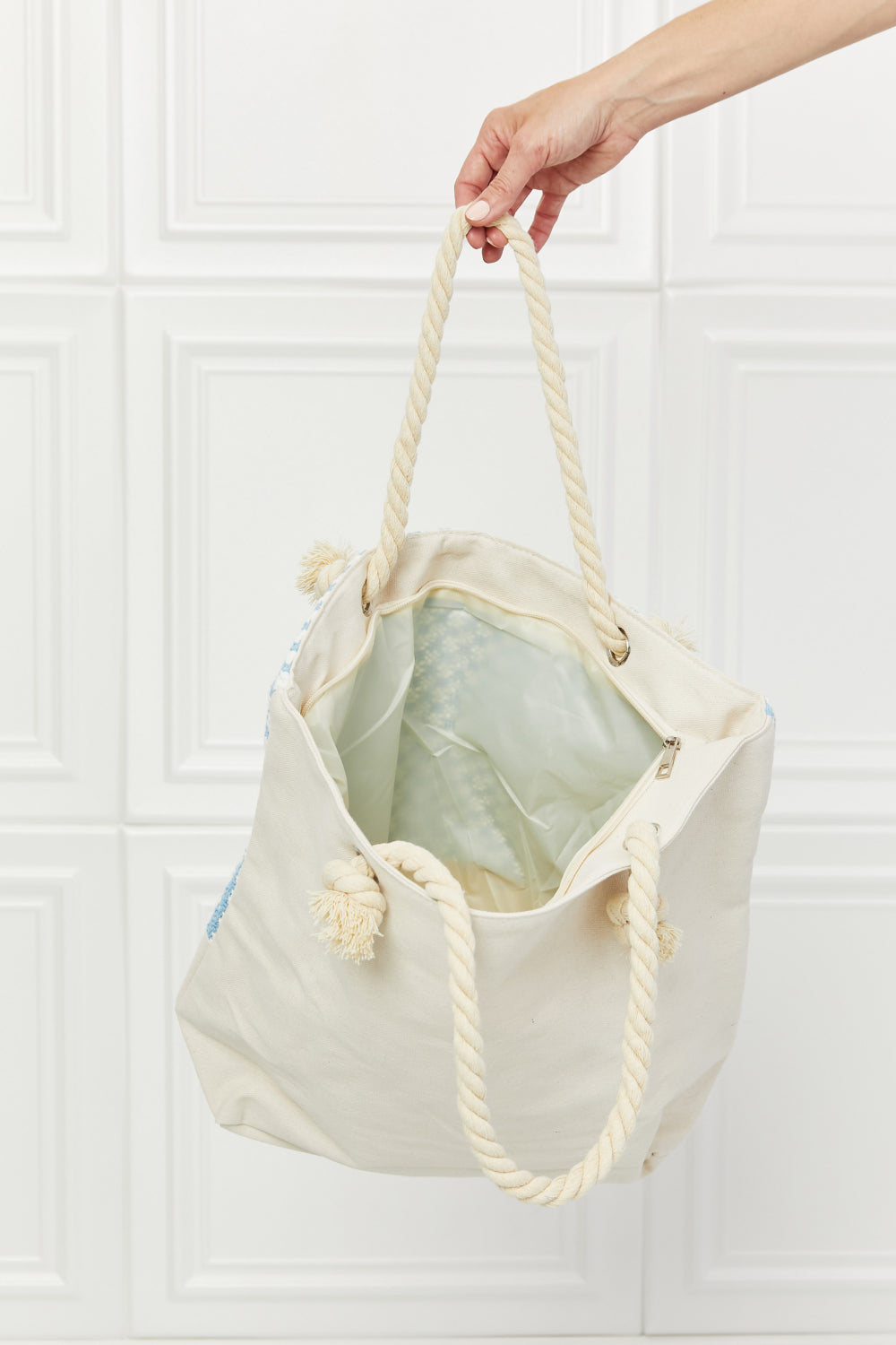 THE TASSEL TOTE